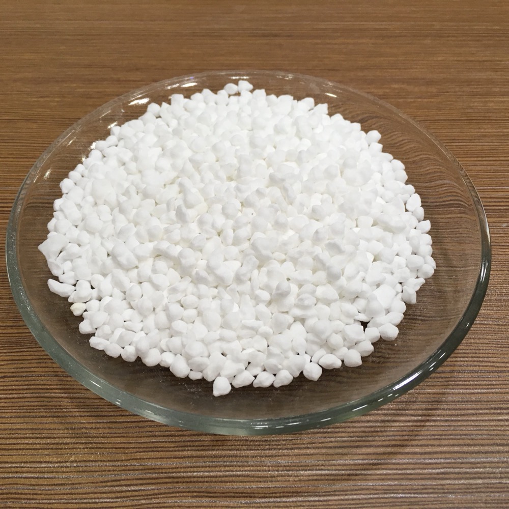 White boric acid powder and granules